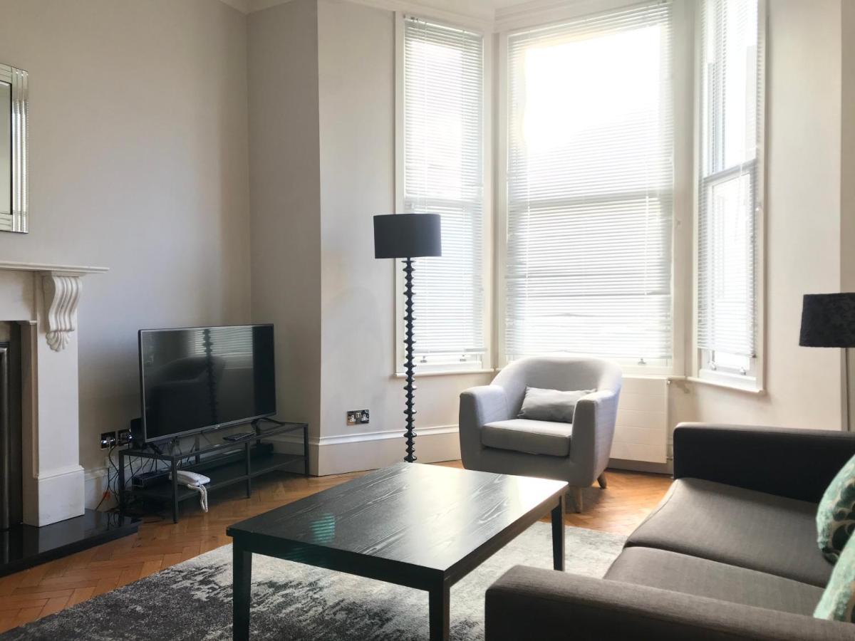 25 Ongar Road By Viridian Apartments Londra Esterno foto