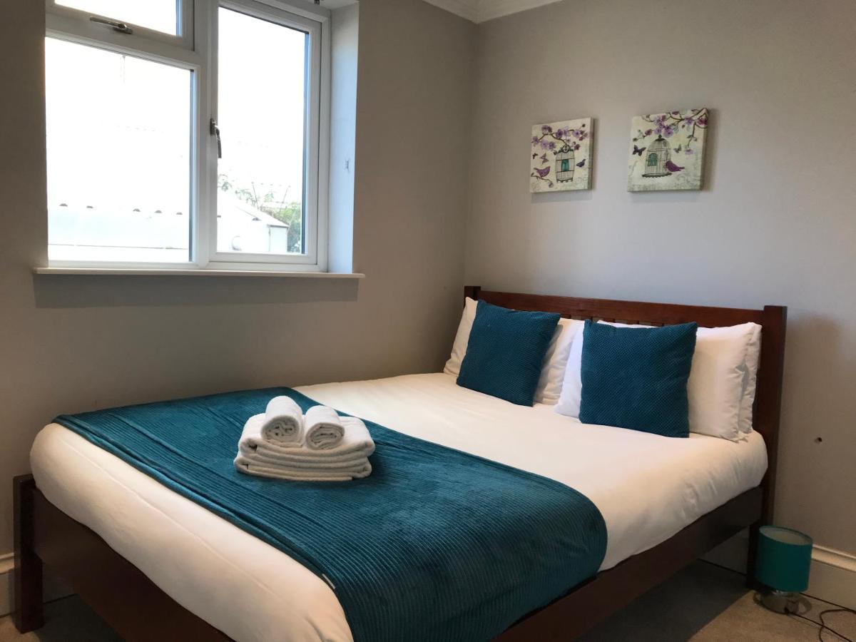 25 Ongar Road By Viridian Apartments Londra Esterno foto