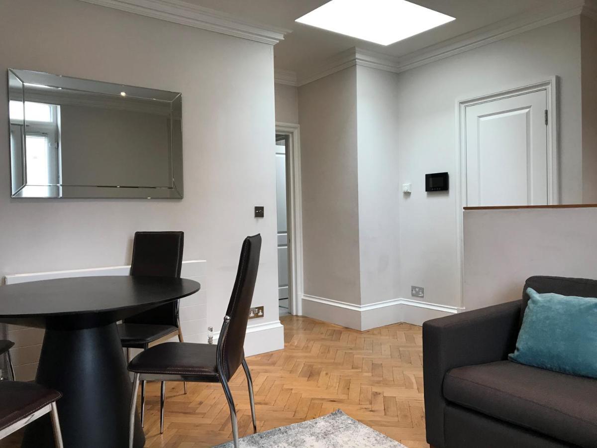 25 Ongar Road By Viridian Apartments Londra Esterno foto