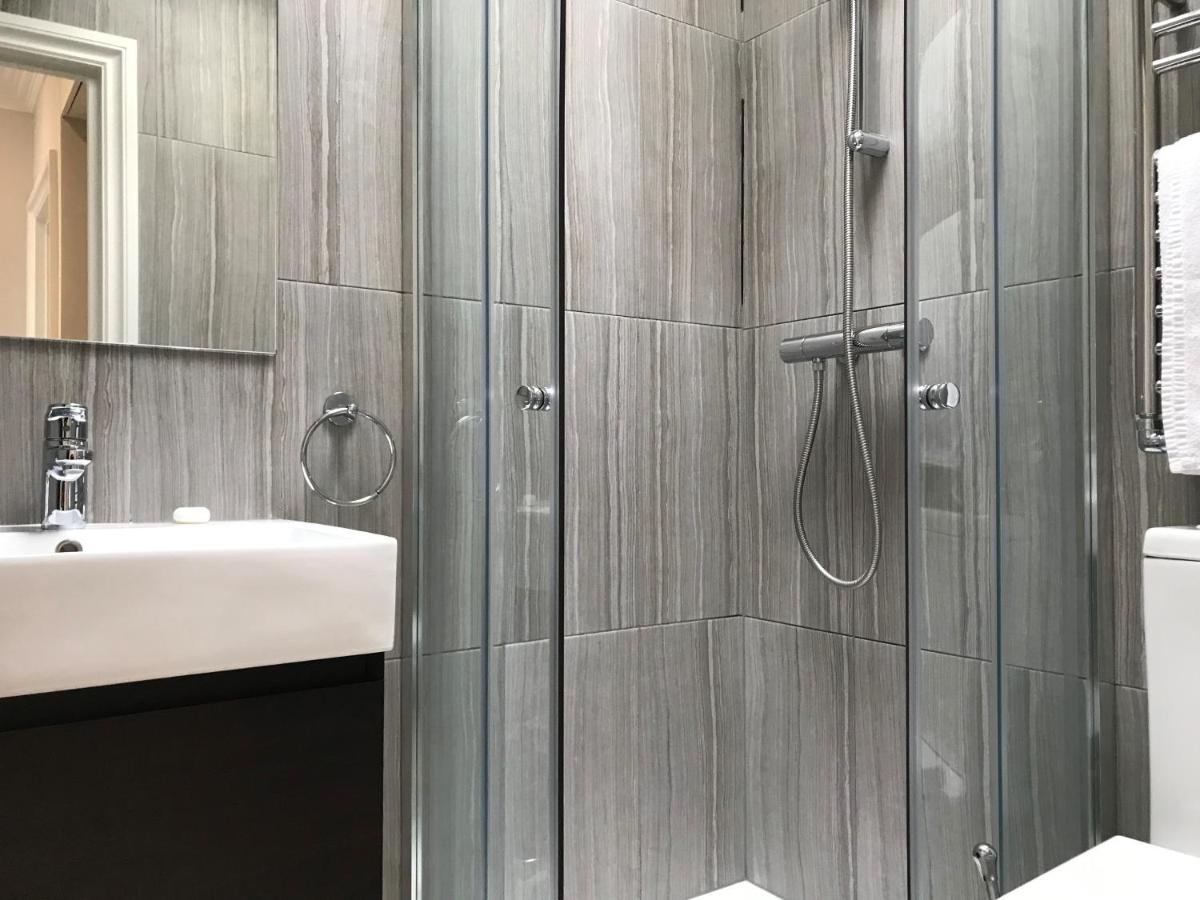 25 Ongar Road By Viridian Apartments Londra Esterno foto