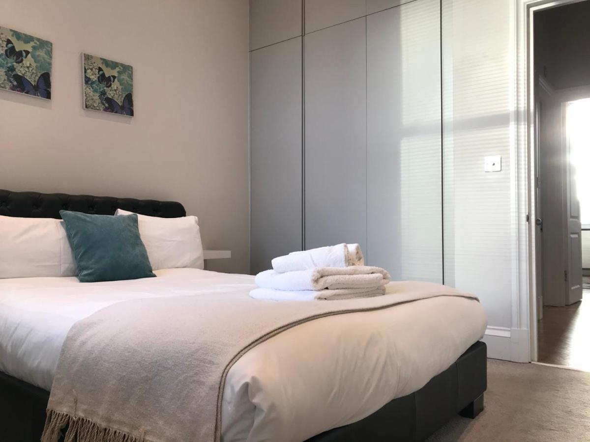 25 Ongar Road By Viridian Apartments Londra Esterno foto