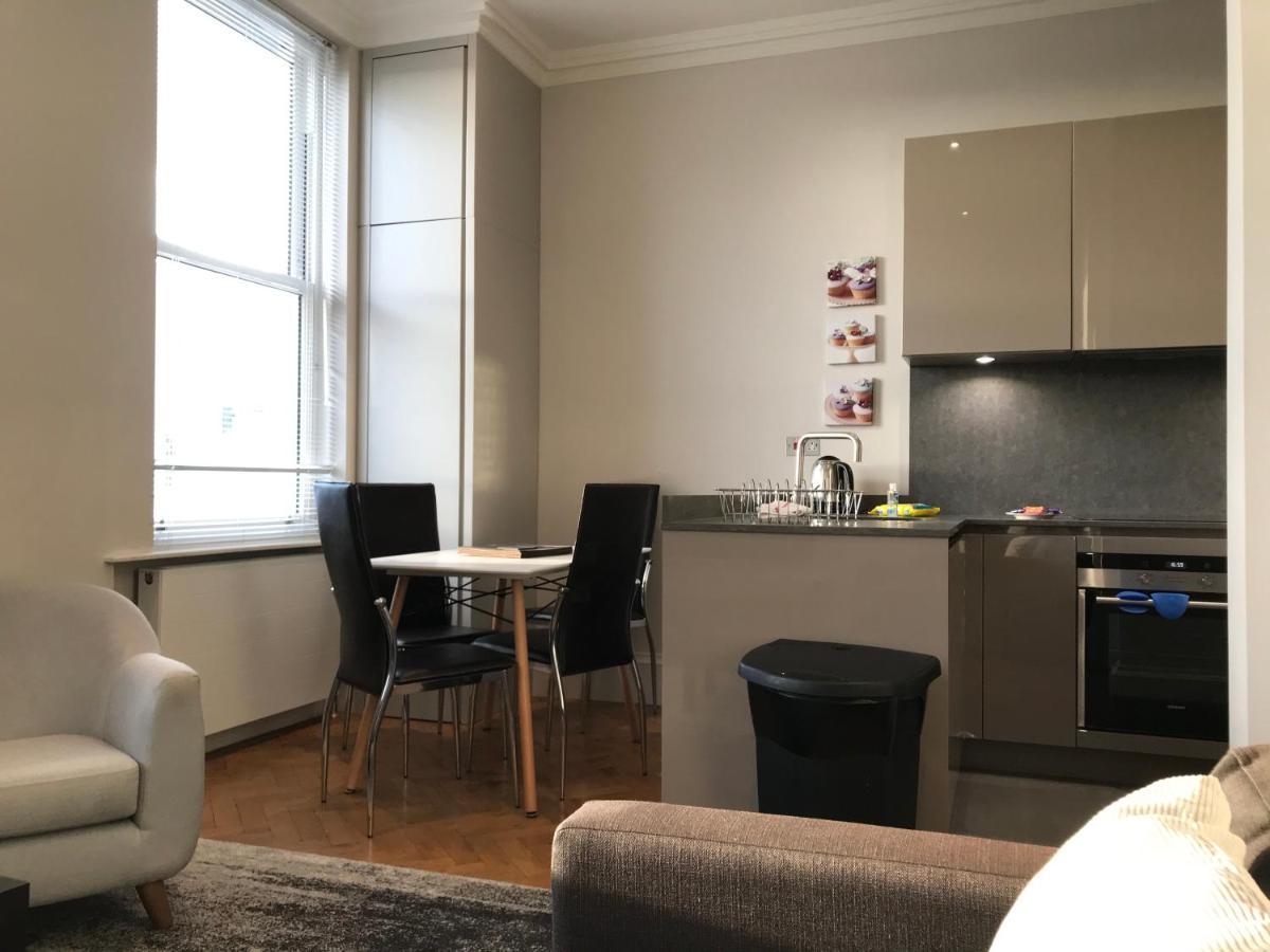 25 Ongar Road By Viridian Apartments Londra Esterno foto