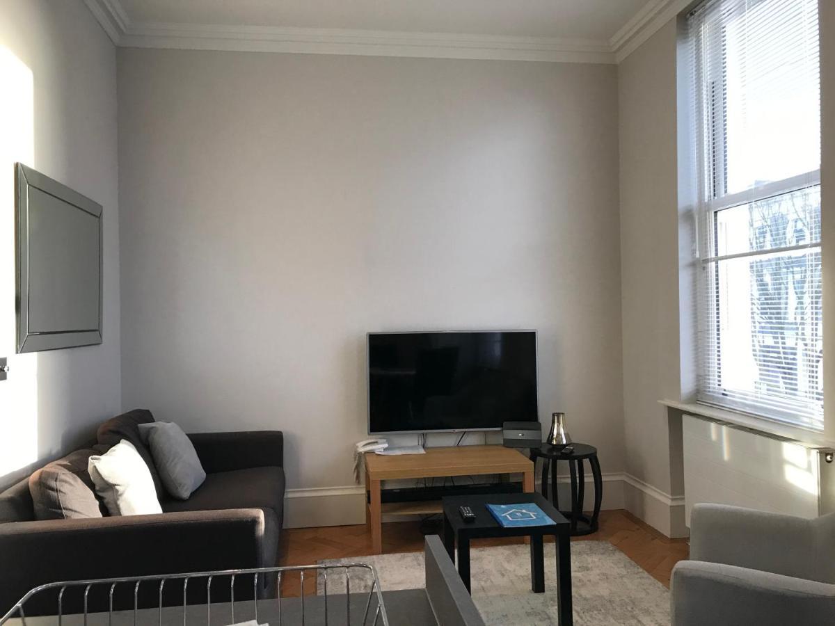 25 Ongar Road By Viridian Apartments Londra Esterno foto